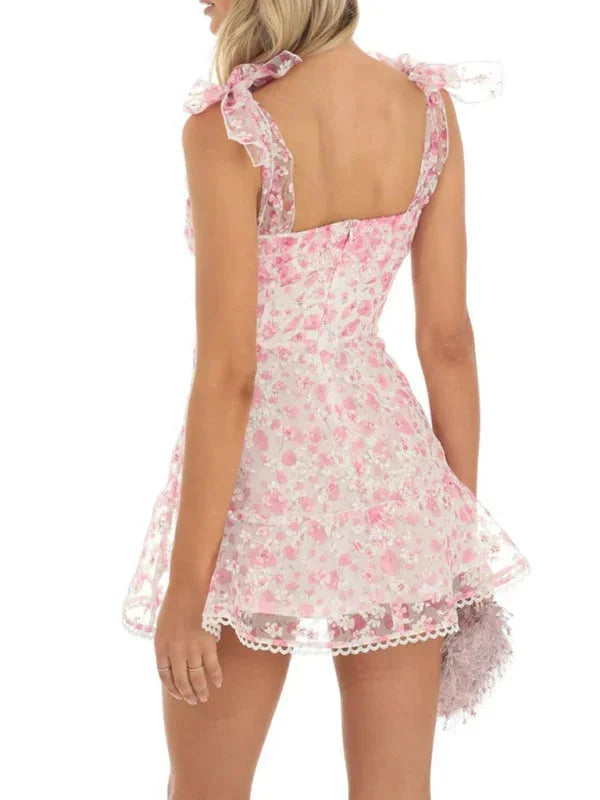 Robe courte A-ligne en coton léger, ornée de dentelle délicate et nœuds aux épaules, idéale pour les soirées d'été.