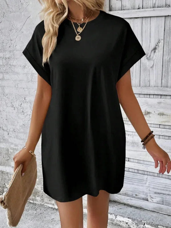 Robe courte en coton léger, manches courtes, poches latérales, idéale pour l'été et les journées à la plage.