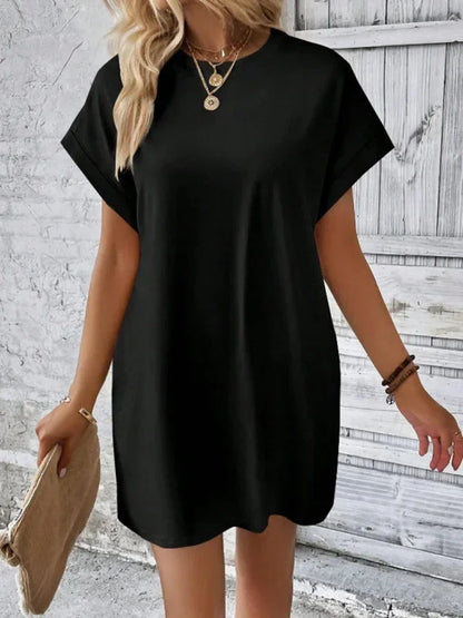 Robe courte en coton léger, manches courtes, poches latérales, idéale pour l'été et les journées à la plage.