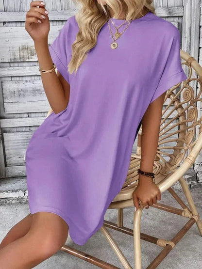 Robe courte en coton léger à manches courtes, avec poches, parfaite pour les journées d'été et les sorties à la plage.