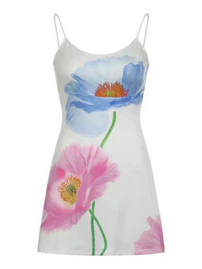 Robe courte blanche en coton avec motifs floraux colorés et bretelles fines, parfaite pour des journées d'été à la plage.
