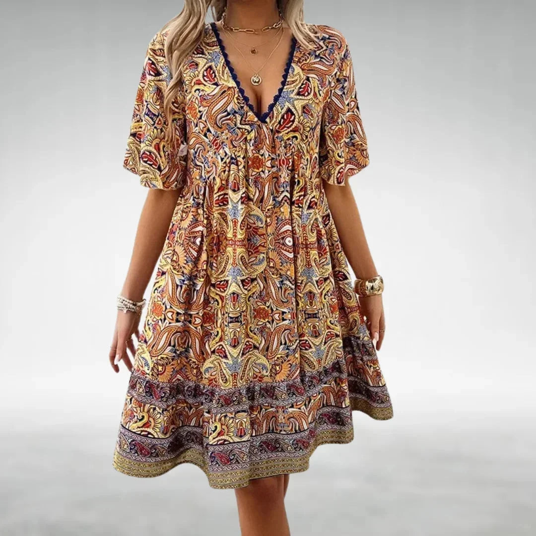 Robe courte en coton léger à motif cachemire, manches courtes et coupe décontractée, parfaite pour l'été.
