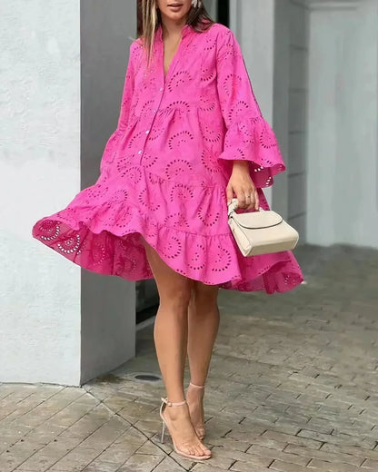 Robe courte en broderie anglaise, élégante avec volants et manches longues, idéale pour l'été à la plage, plusieurs couleurs.