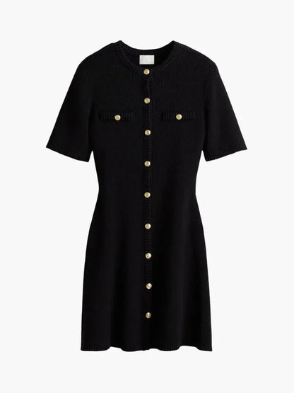 Robe courte côtelée en coton, manches courtes et boutonnée, idéale pour un look décontracté d'été, disponible en plusieurs…