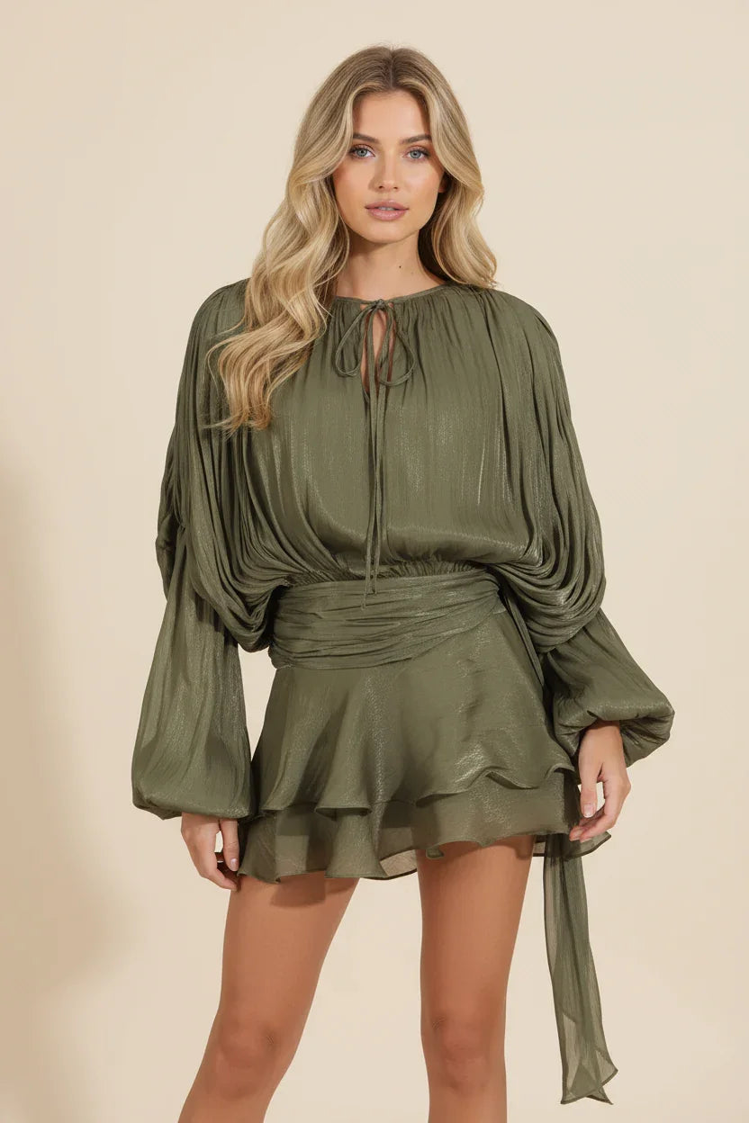 Robe mini femme vert foncé, manches ballon, fluide, tissu léger et confortable, idéale pour les journées ensoleillées.