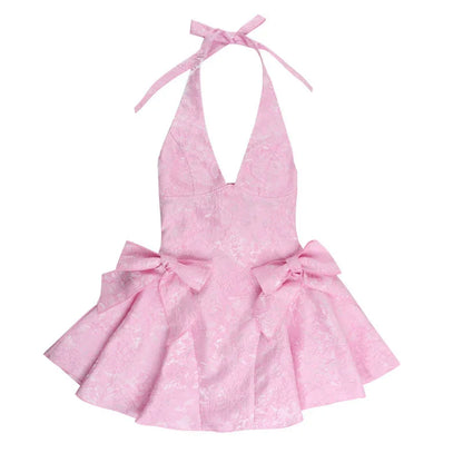 Robe mini rose à bretelles en coton, silhouette ajustée, idéale pour une tenue estivale décontractée.