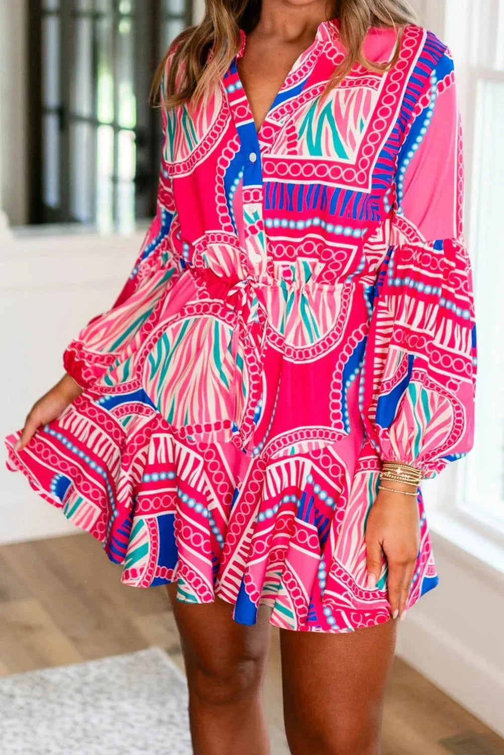 Robe courte à manches longues, imprimée tribale rose, légère et ample, idéale pour l'été et la plage, col boutonné.