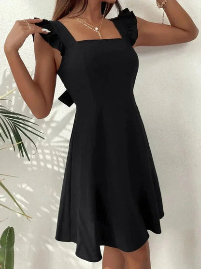 Robe courte évasée avec volants, manches à bretelles, en coton léger, parfaite pour l'été, disponible en plusieurs couleurs.