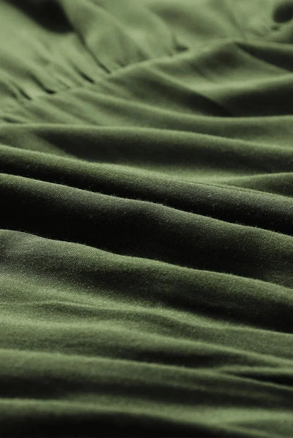 Robe courte volantée en coton avec lacets et manches longues, idéale pour les journées d'automne.