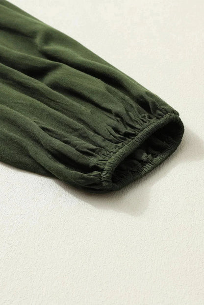 Robe courte volantée à lacets, en tissu doux, avec des manches longues et un design automnal élégant.