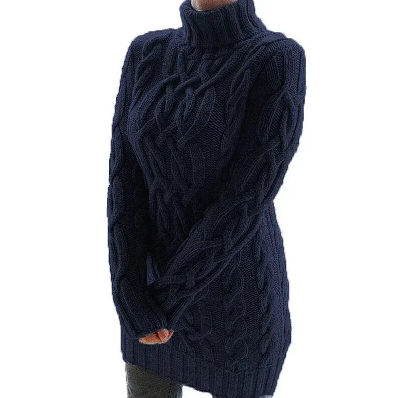 Robe pull torsadée en tissu épais, avec col roulé et manches longues pour un look confortable et stylé.