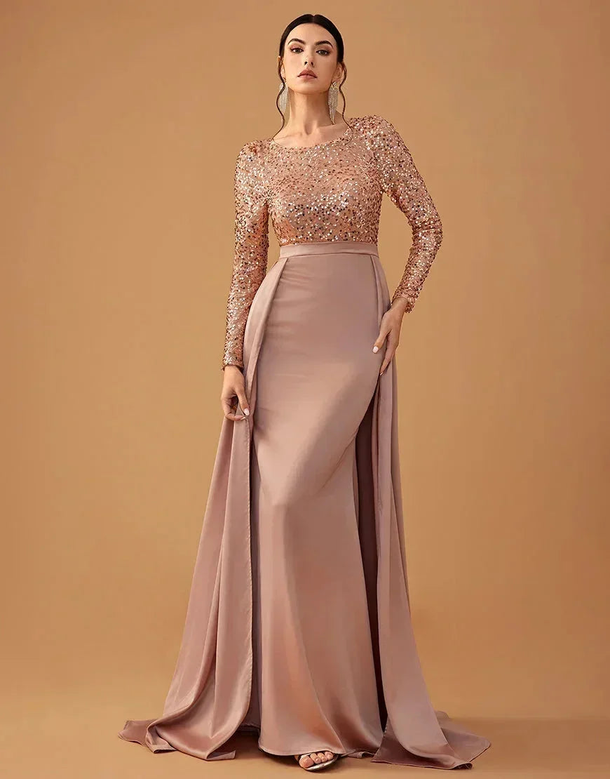 Robe soirée longue en satin, ornée de sequins, avec une jupe fluide et élégante, parfaite pour les événements formels.