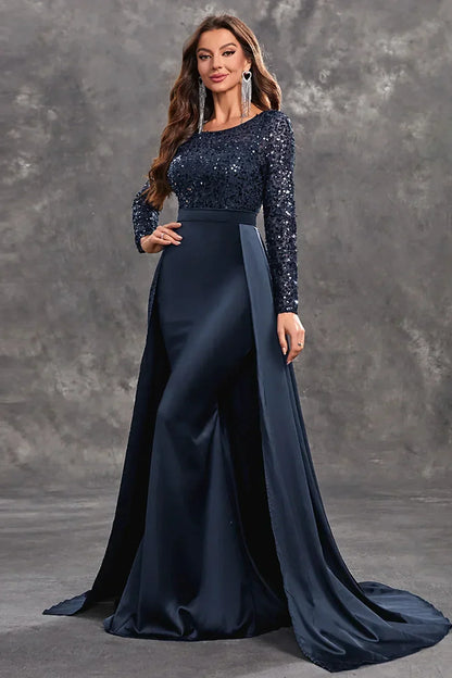 Robe longue en satin avec sequins, jupe fluide et bretelles fines, idéale pour des soirées élégantes.