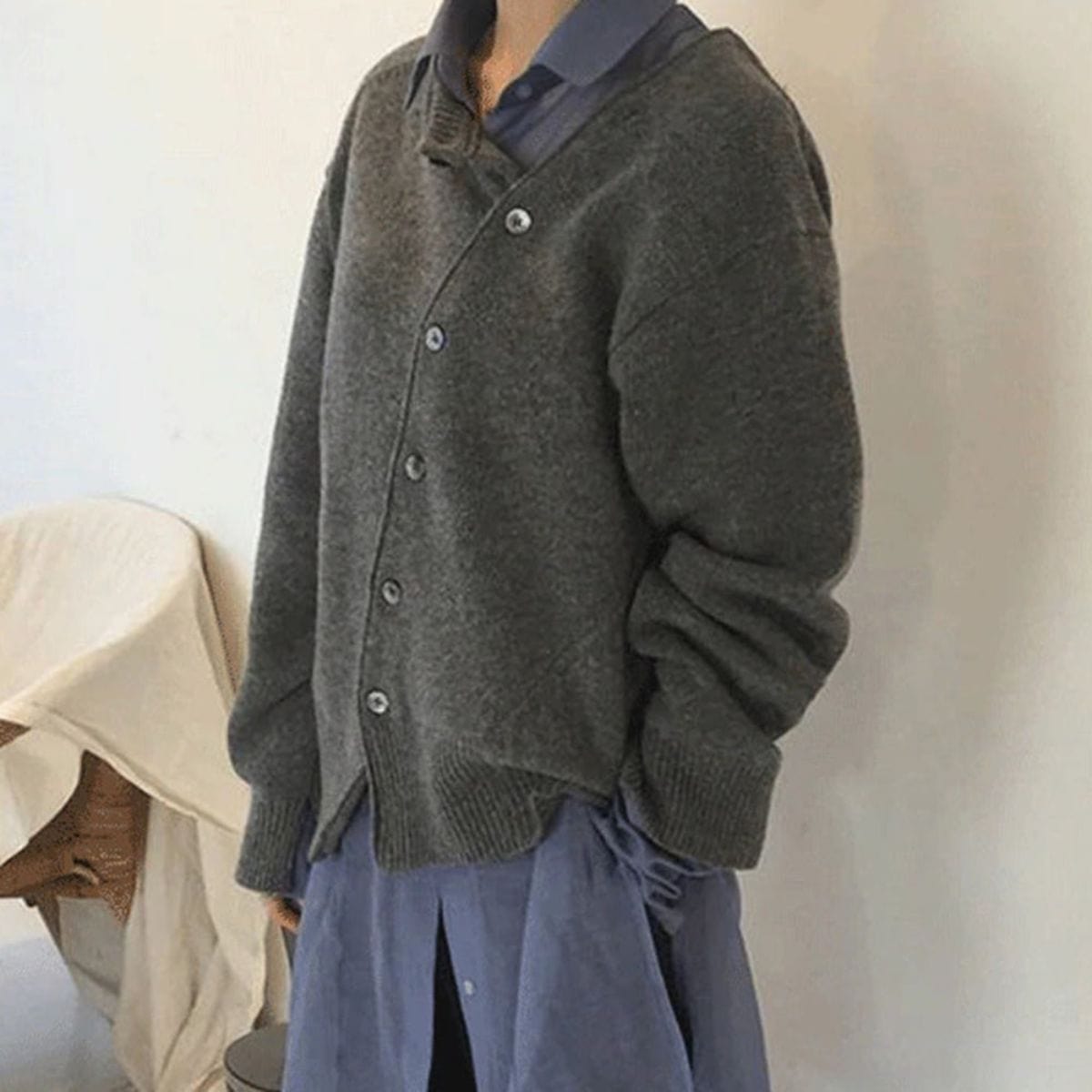 Cardigan Donna Asimmetrico in Maglia con Bottoni