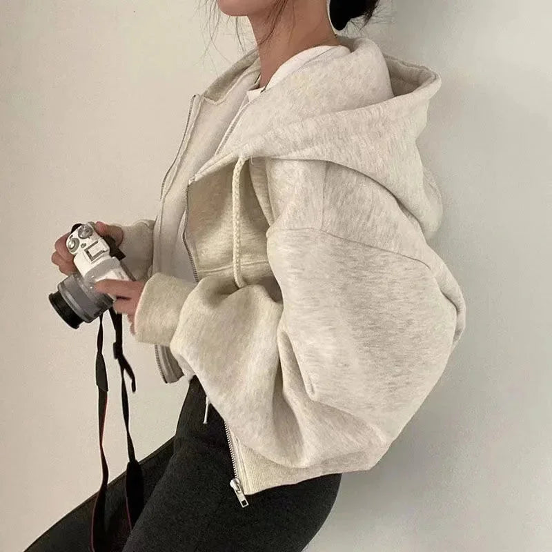 Sweat à capuche court femme oversize gris foncé avec zip, en mélange de coton, pour un style décontracté.