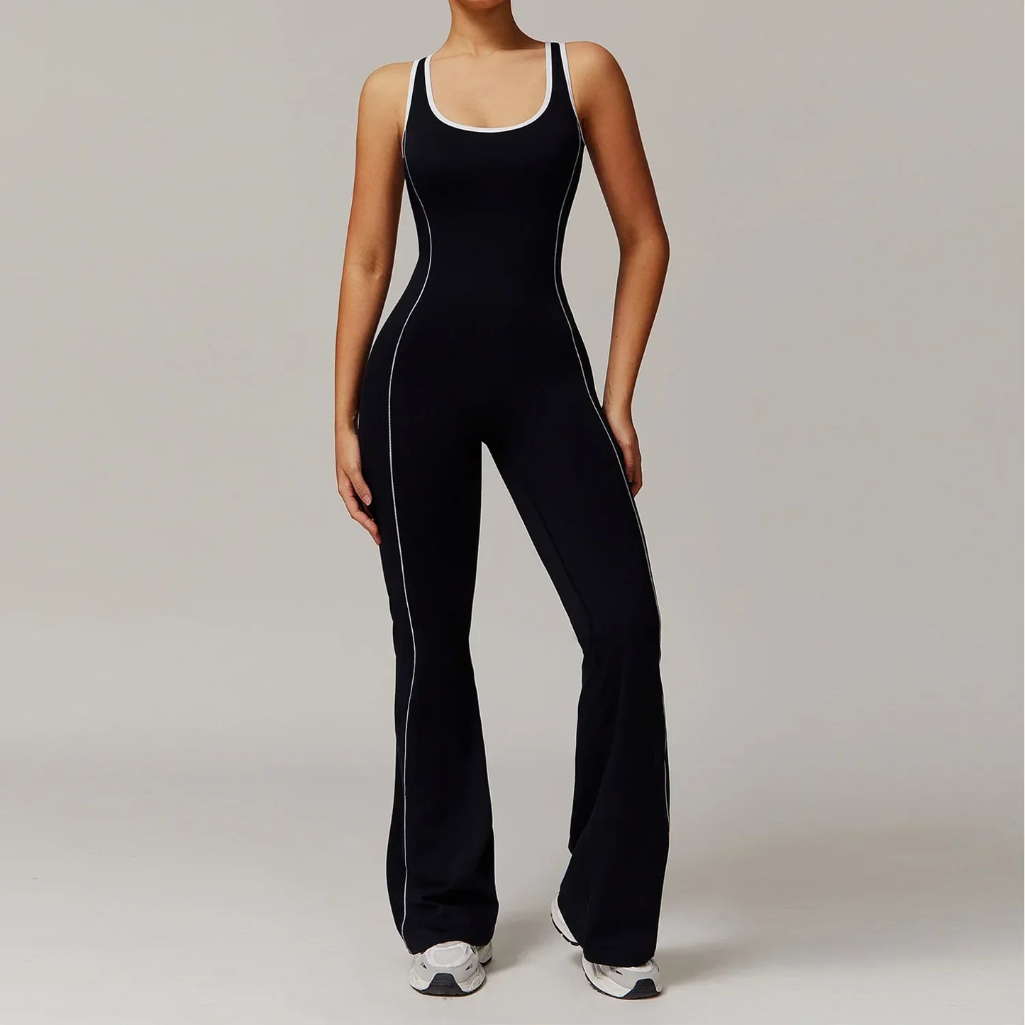 Haut de sport femme rose, dos nu, en tissu à séchage rapide pour un confort optimal.