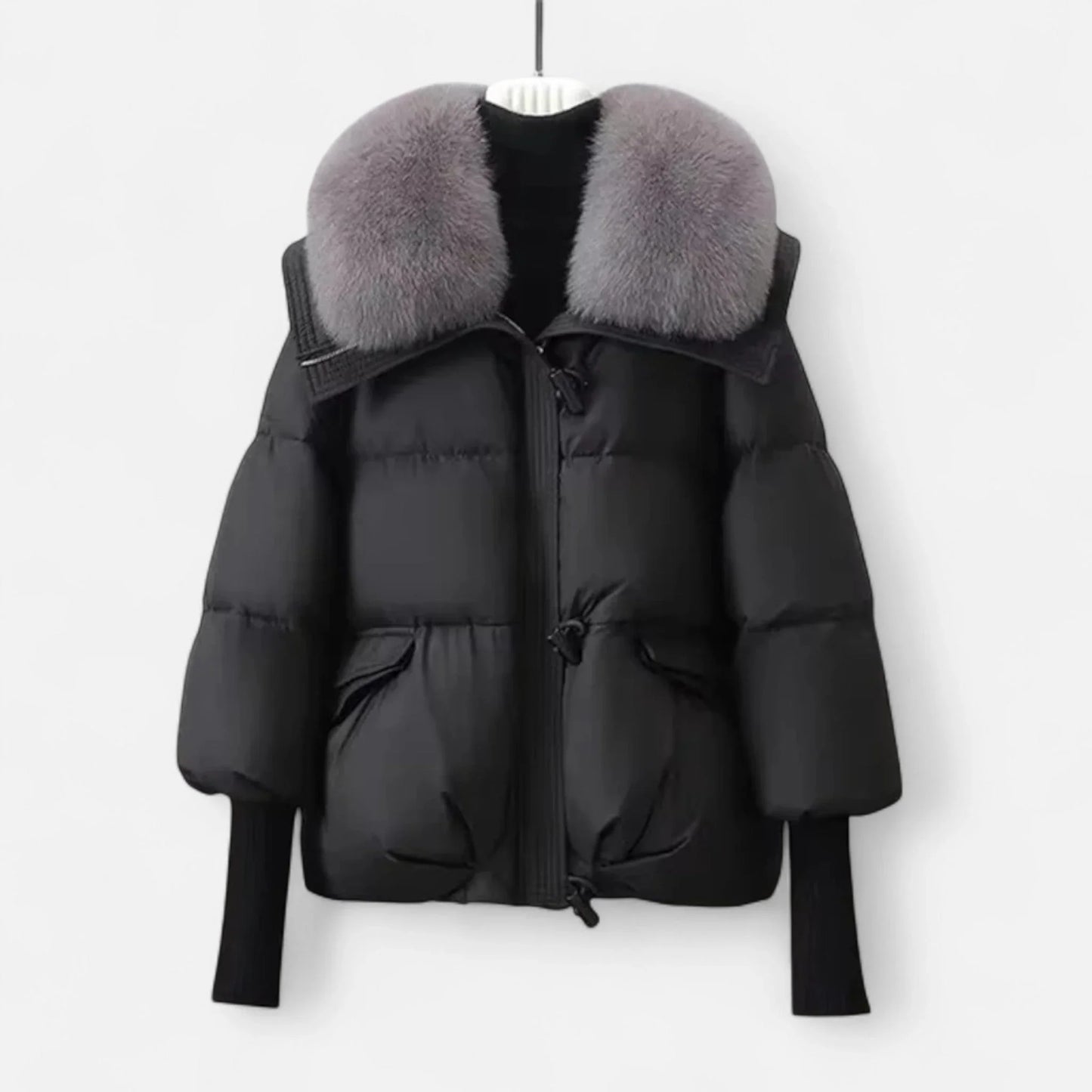 Veste femme noire avec col en fausse fourrure et manches côtelées, en tissu doux.
