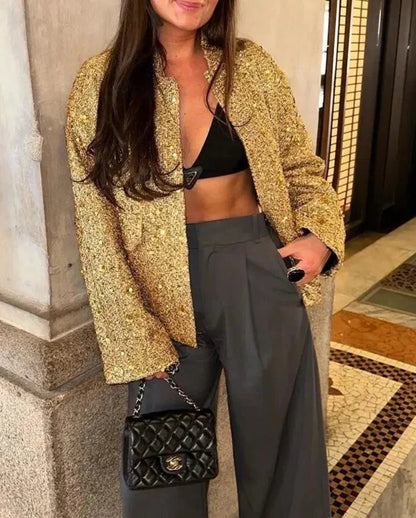 Veste femme noire à paillettes, coupe ajustée et tissu doux, adaptée pour des occasions spéciales.
