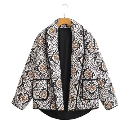 Veste matelassée femme colorée à manches larges, en matériau léger, adaptée pour les journées fraîches.