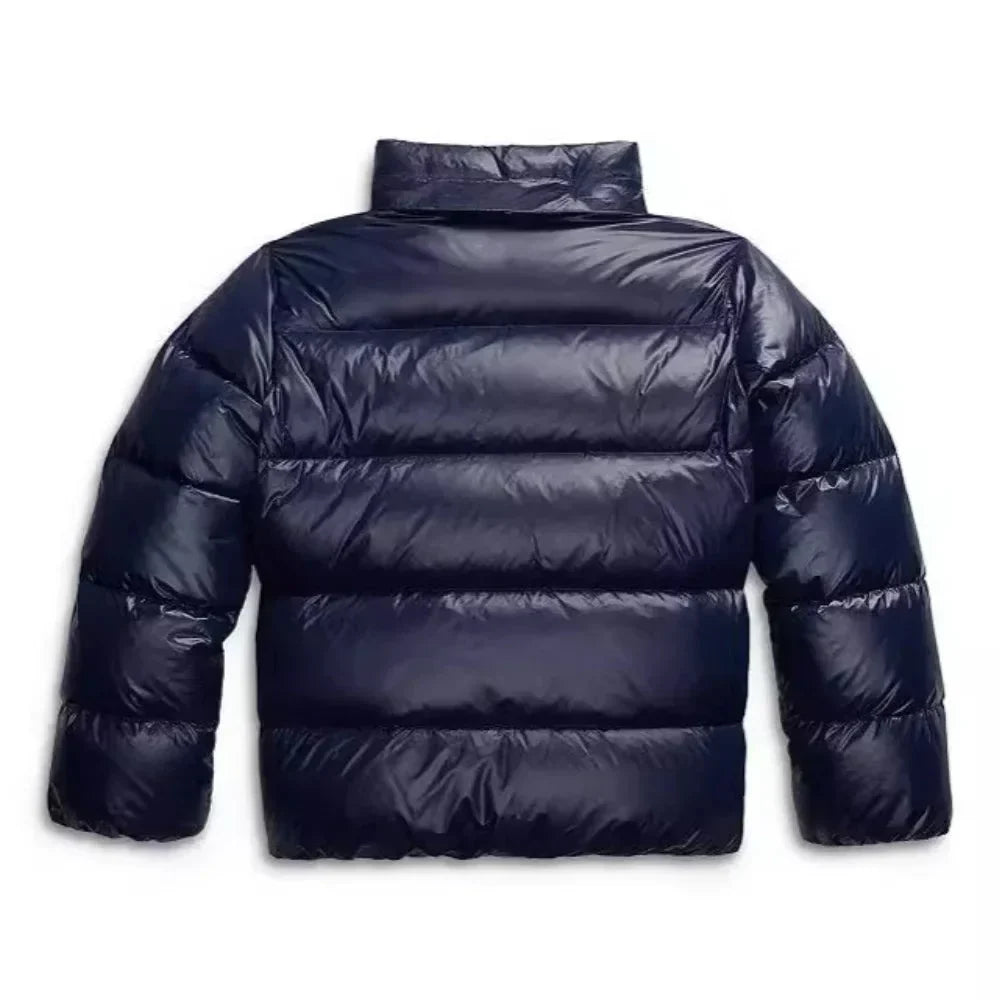 Veste matelassée bleue pour femme, avec capuche, design matelassé et fermeture éclair, idéale pour les jours froids.